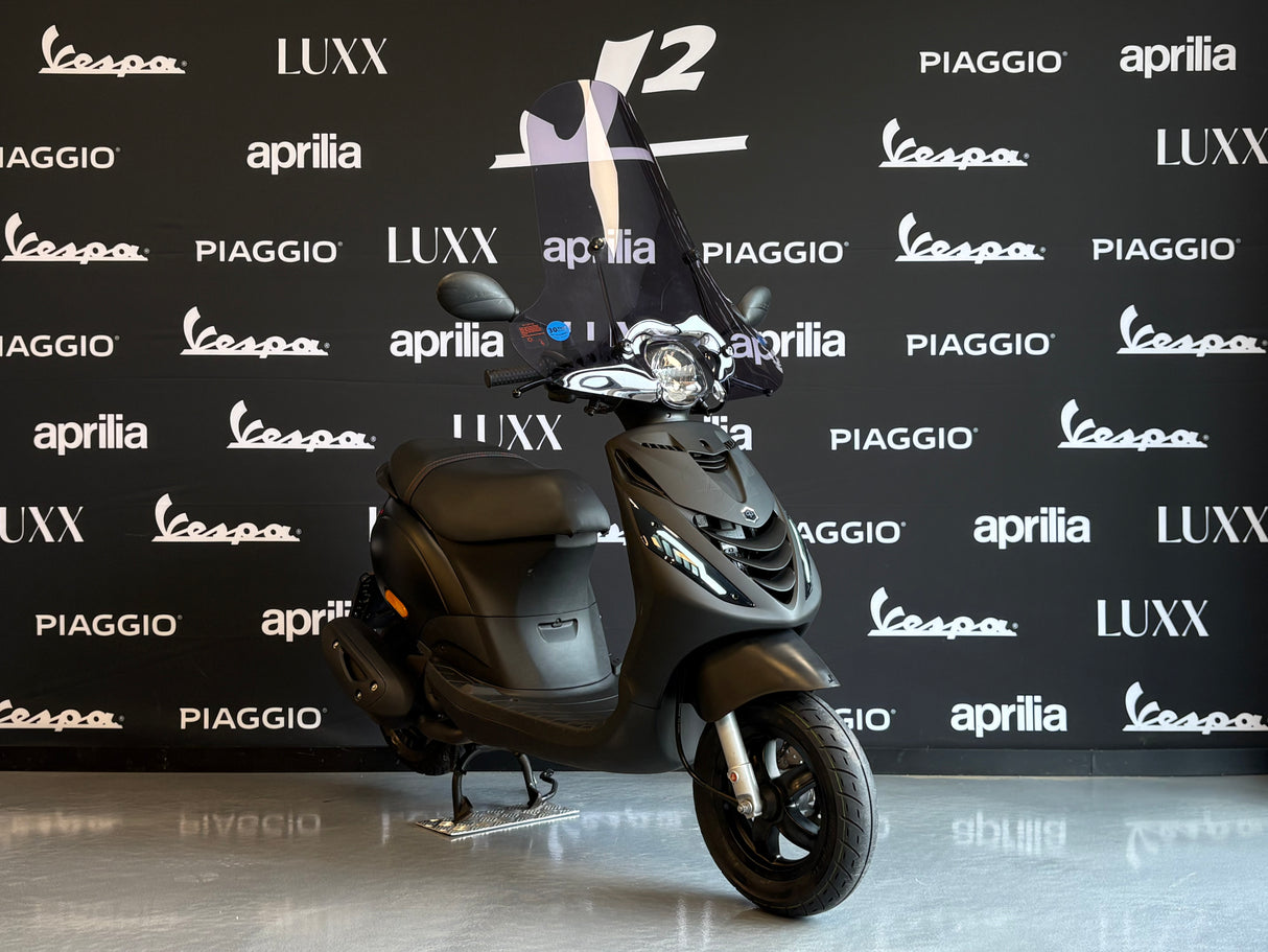 Piaggio Zip | Mat Zwart