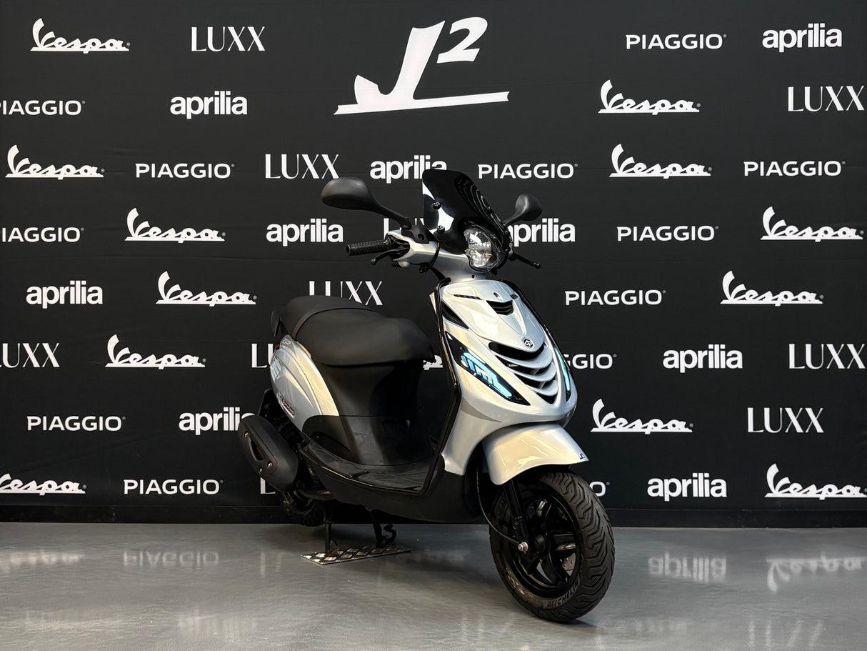 Piaggio Zip | White Gold