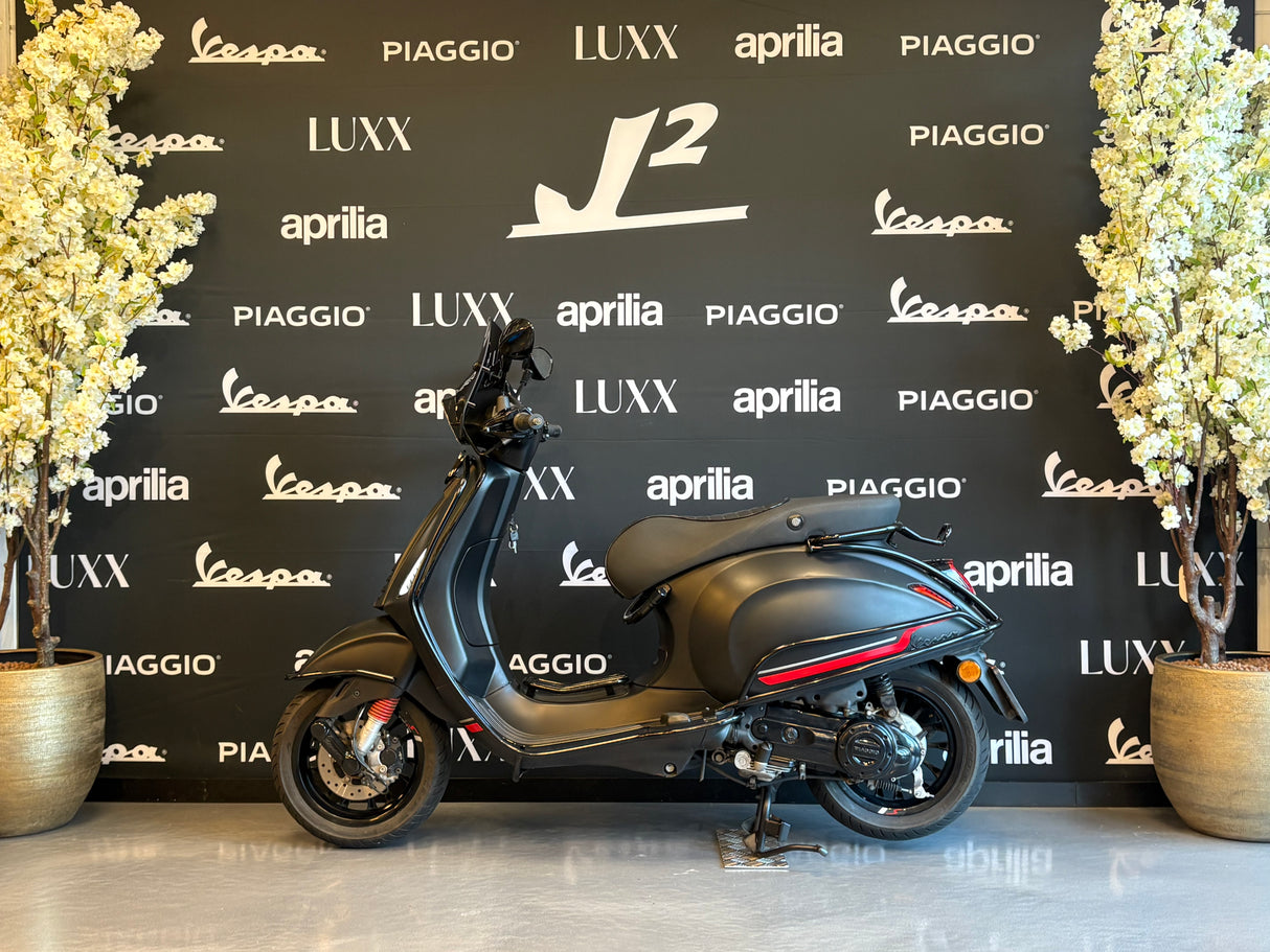 Vespa Sprint | Mat Zwart