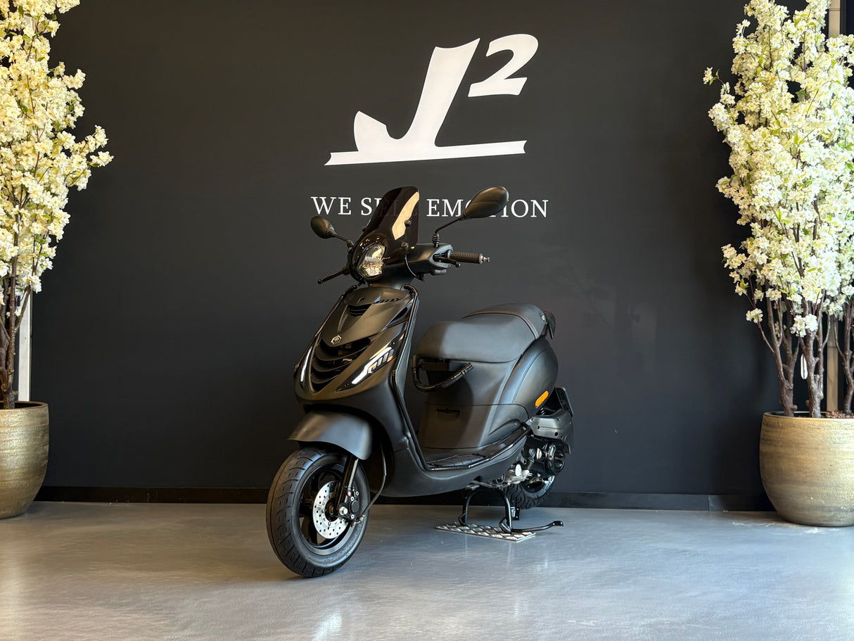 Piaggio Zip | Mat Zwart