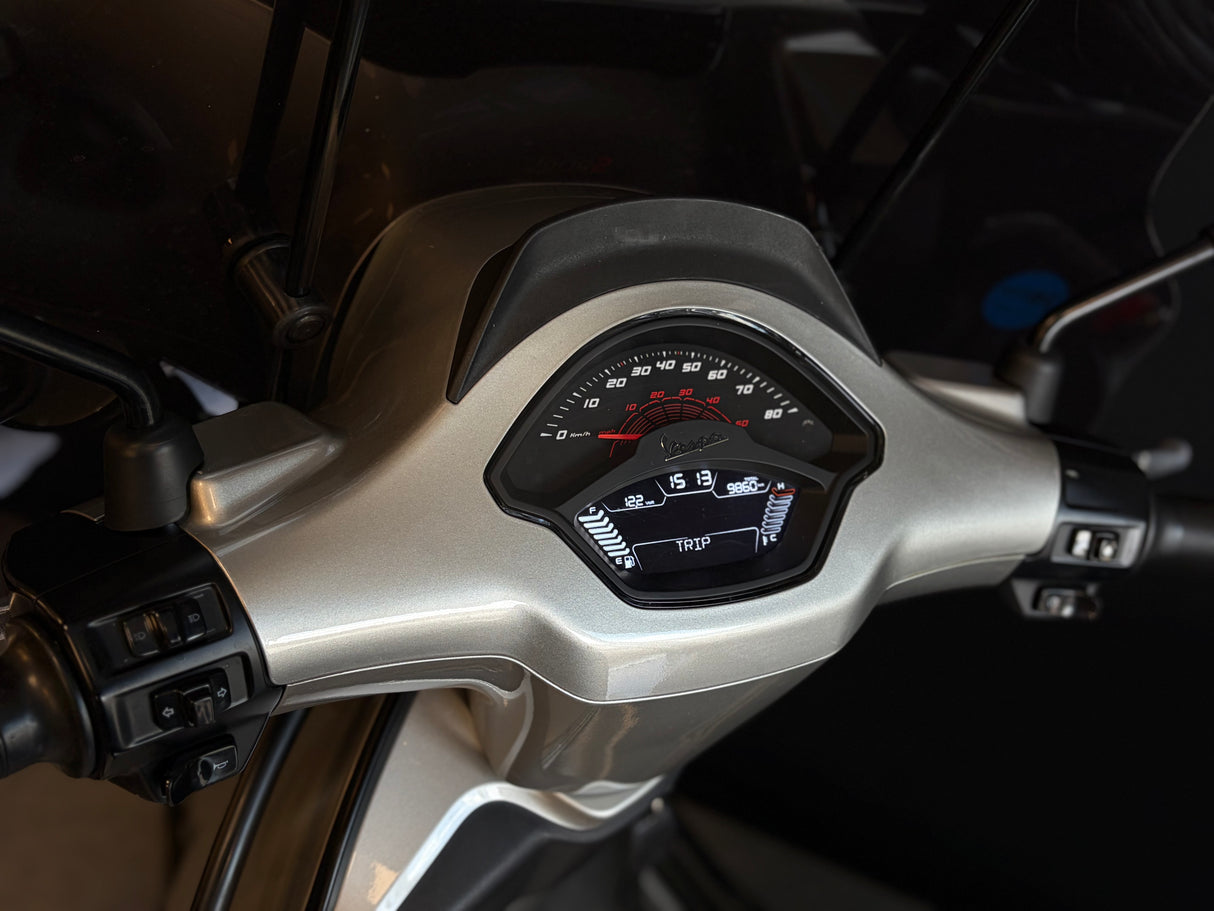 Vespa Sprint | White Gold