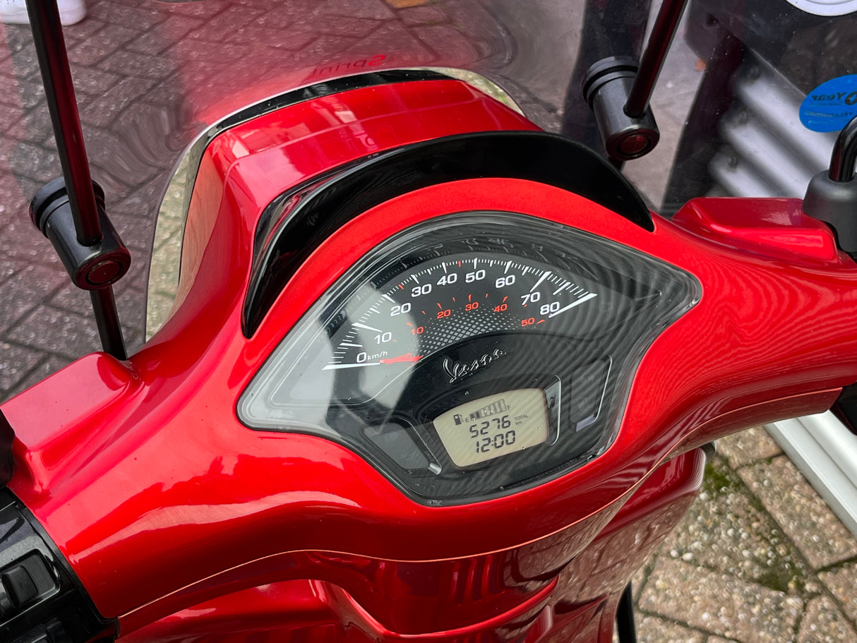 Vespa Sprint Candy Red Brom 2022 5276 km 1 eig