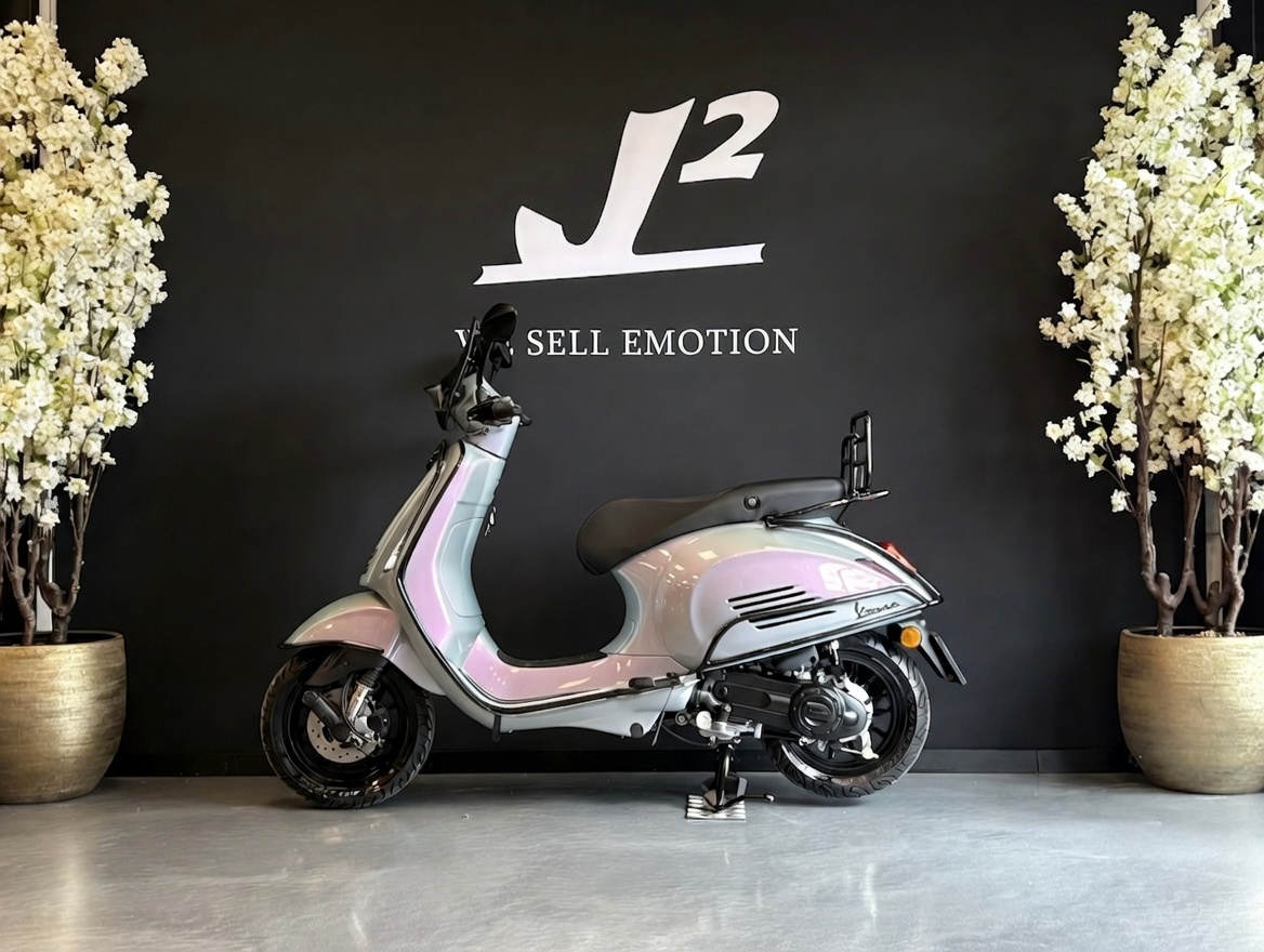 Vespa Sprint | Mercedes Iridium Silver