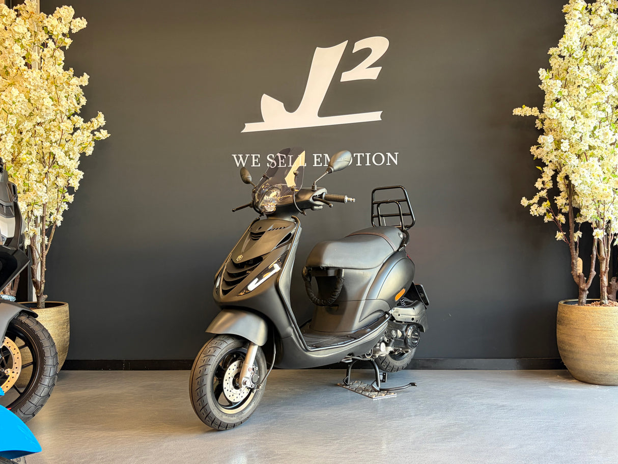 Piaggio Zip | Mat Zwart