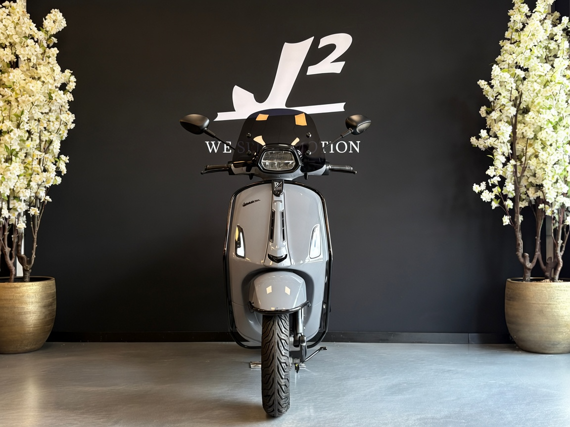 Vespa Sprint | Audi Nardo Grey