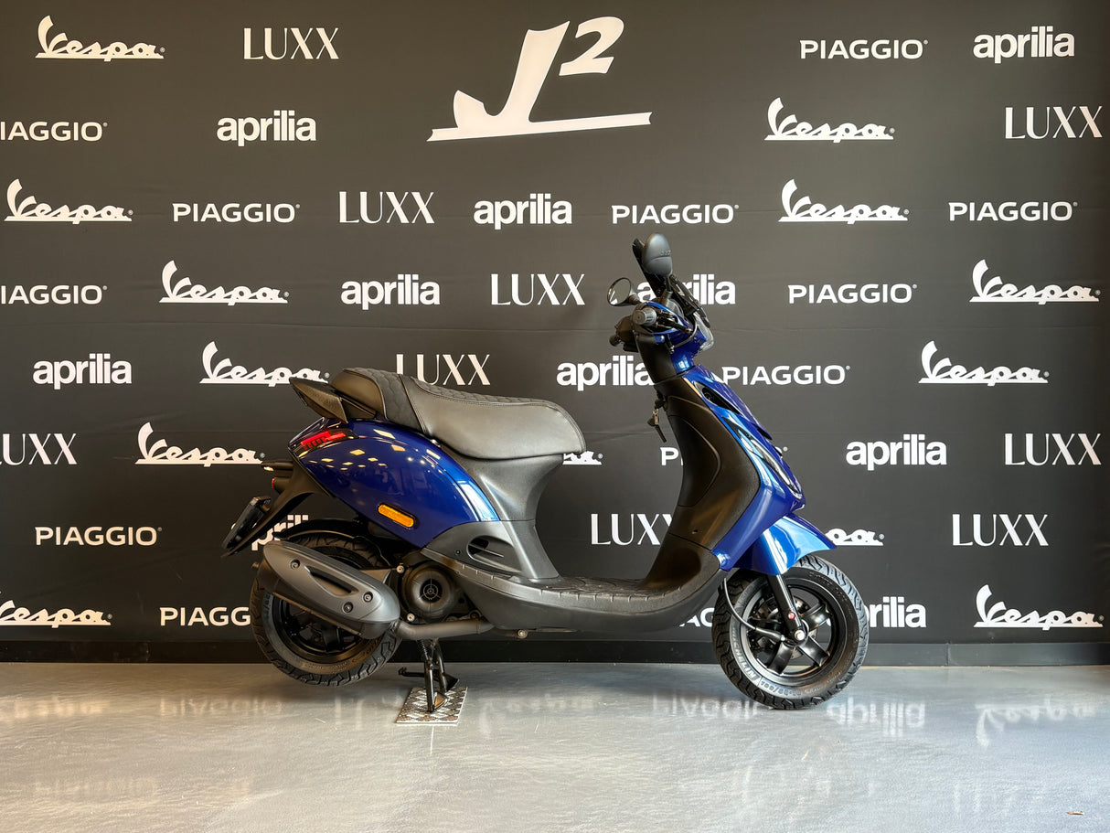 Piaggio Zip | Dark Candy Blue | 1 eig