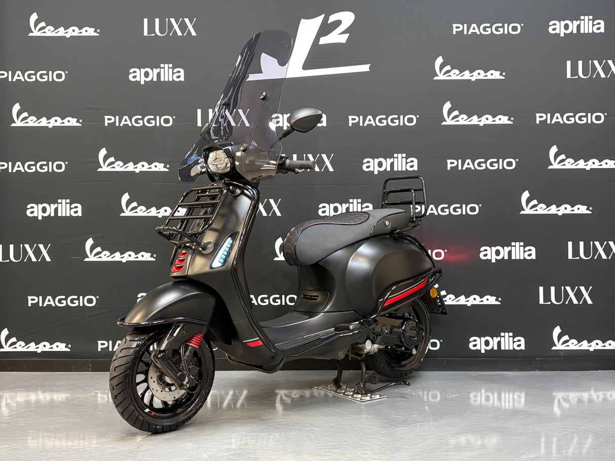 Vespa Sprint | Mat Zwart | 1 eig