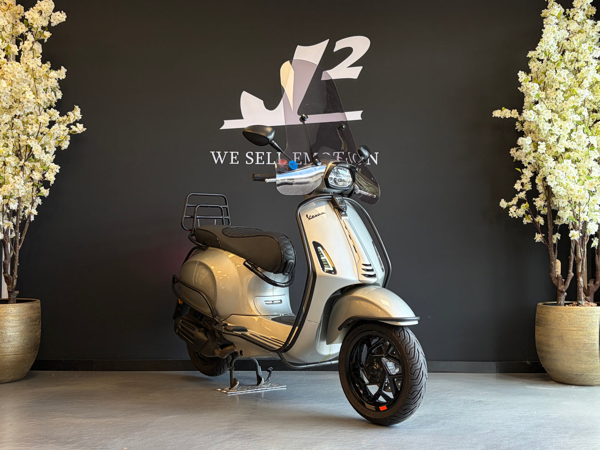Vespa Sprint | White Gold
