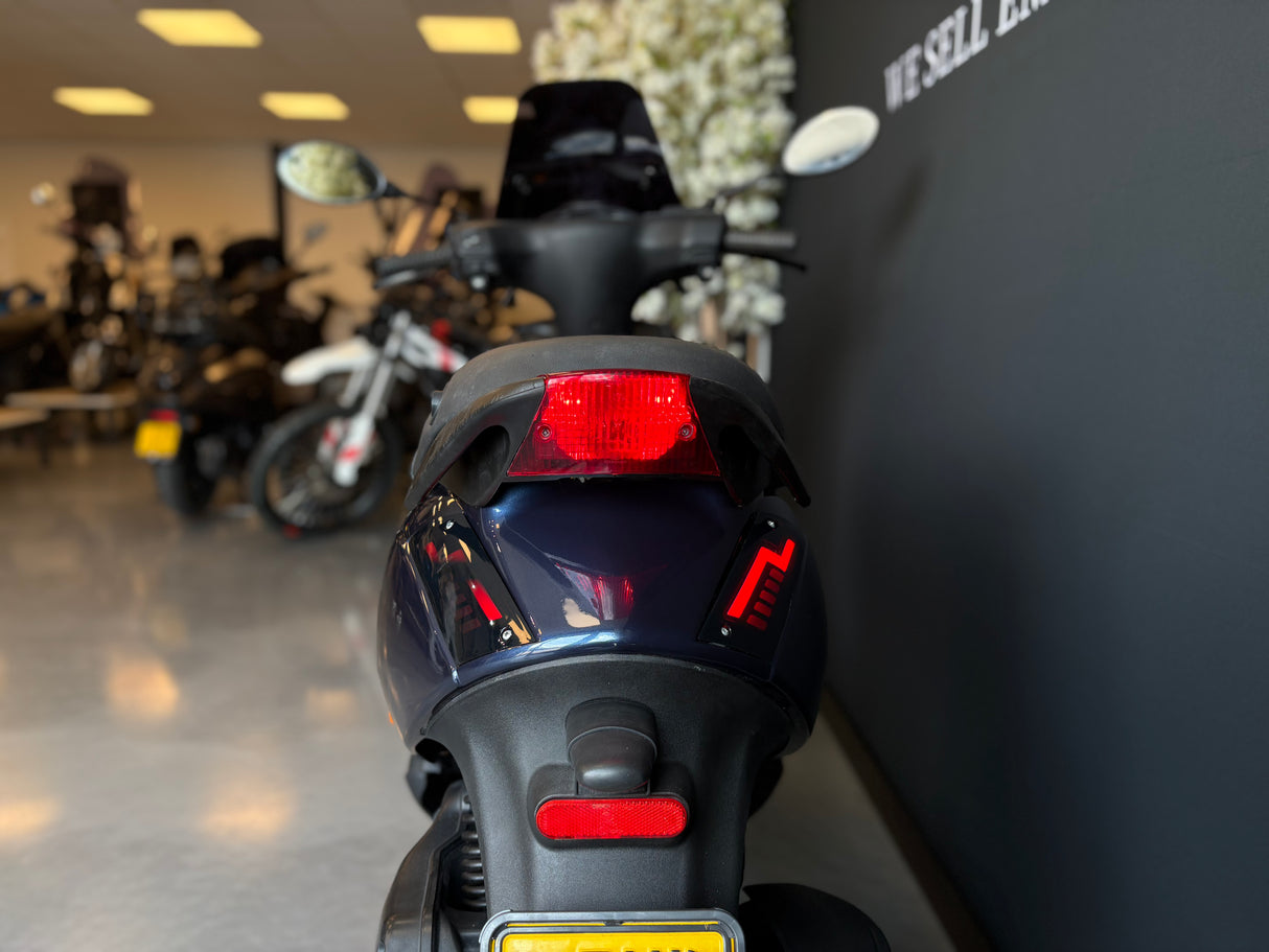 Piaggio Zip | Midnight Blu | 1 eig