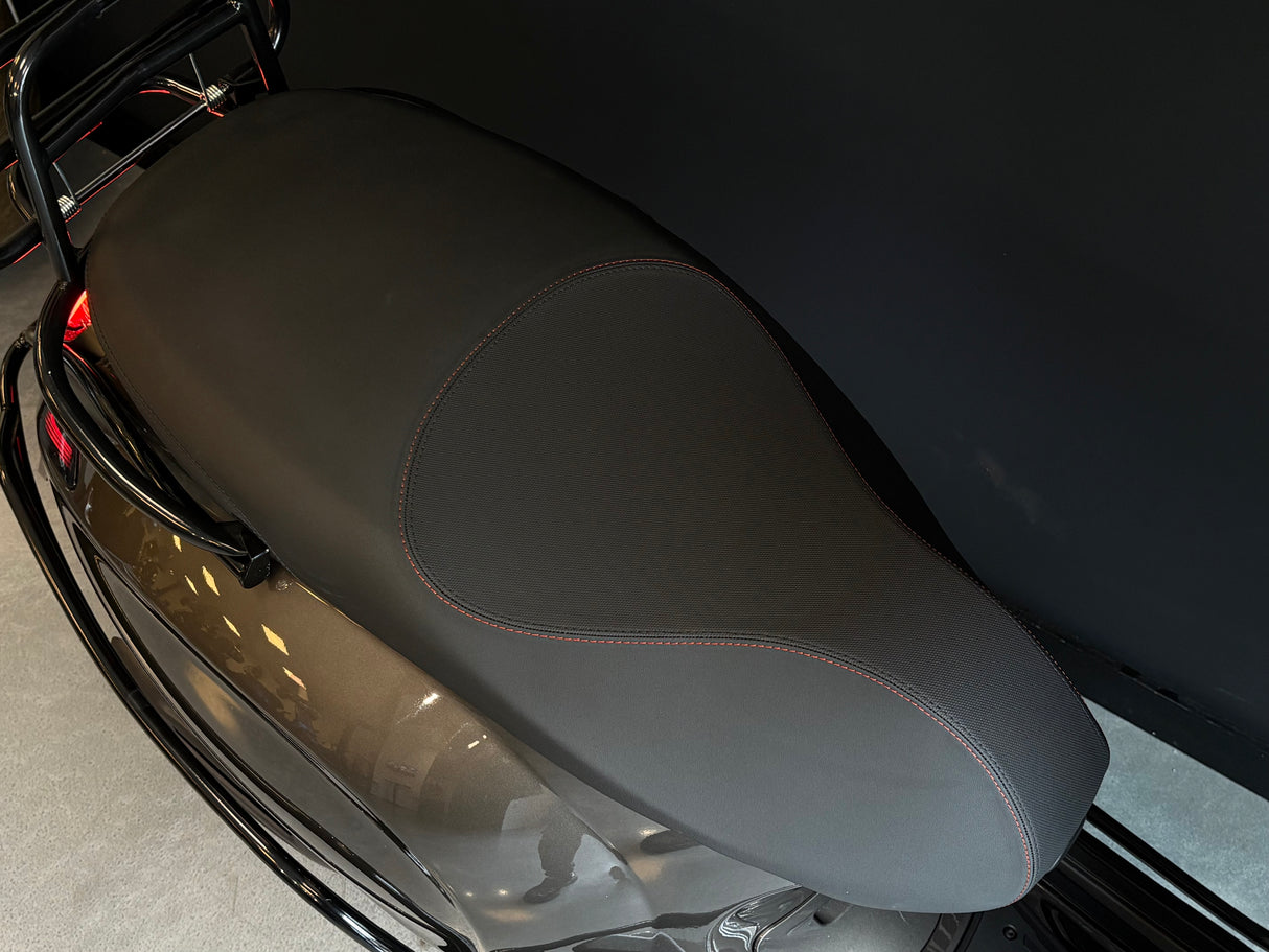 Vespa Sprint | Porsche Agaat Grijs