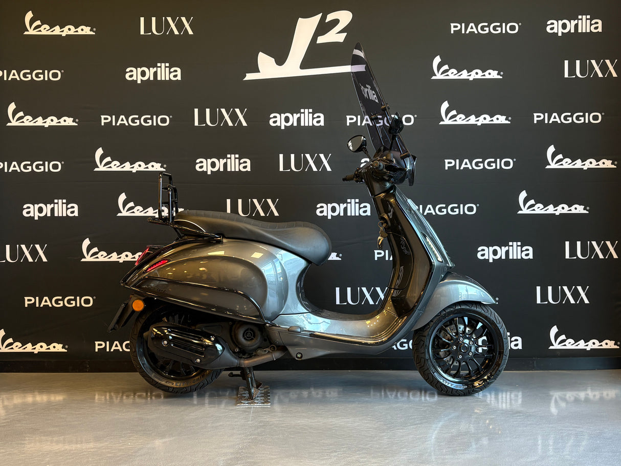 Vespa Sprint | Porsche Agaat Grijs