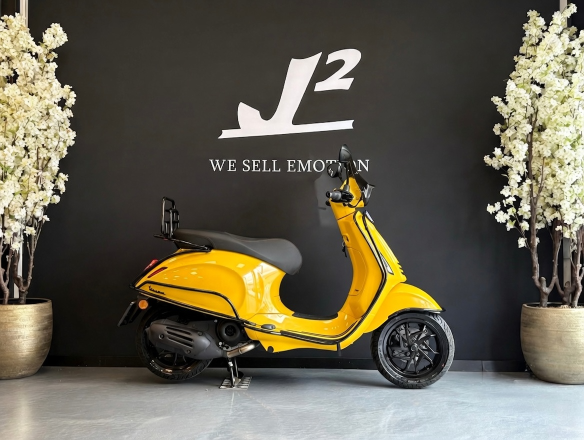 Vespa Sprint | Lamborghini Giallo Auge