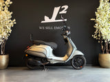 Vespa Sprint | White Gold