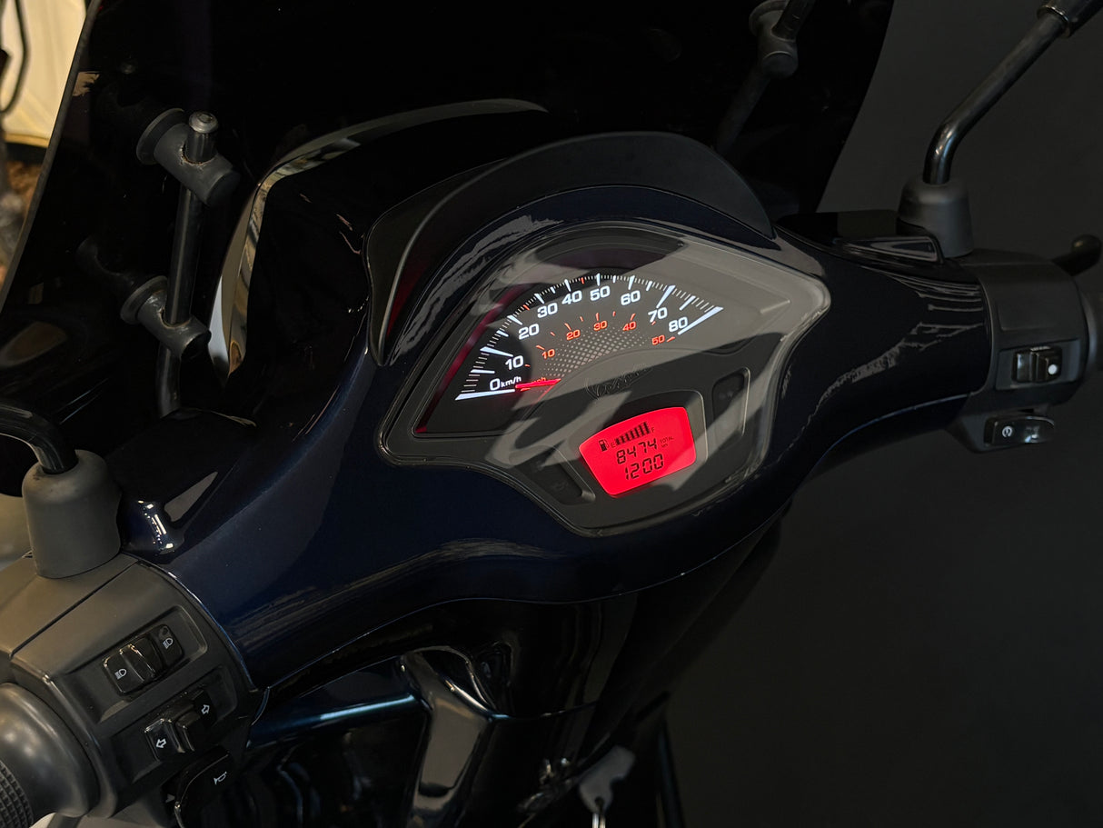 Vespa Sprint | Dark Midnight Blu
