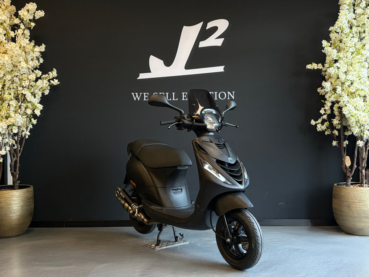 Piaggio Zip | Mat Zwart
