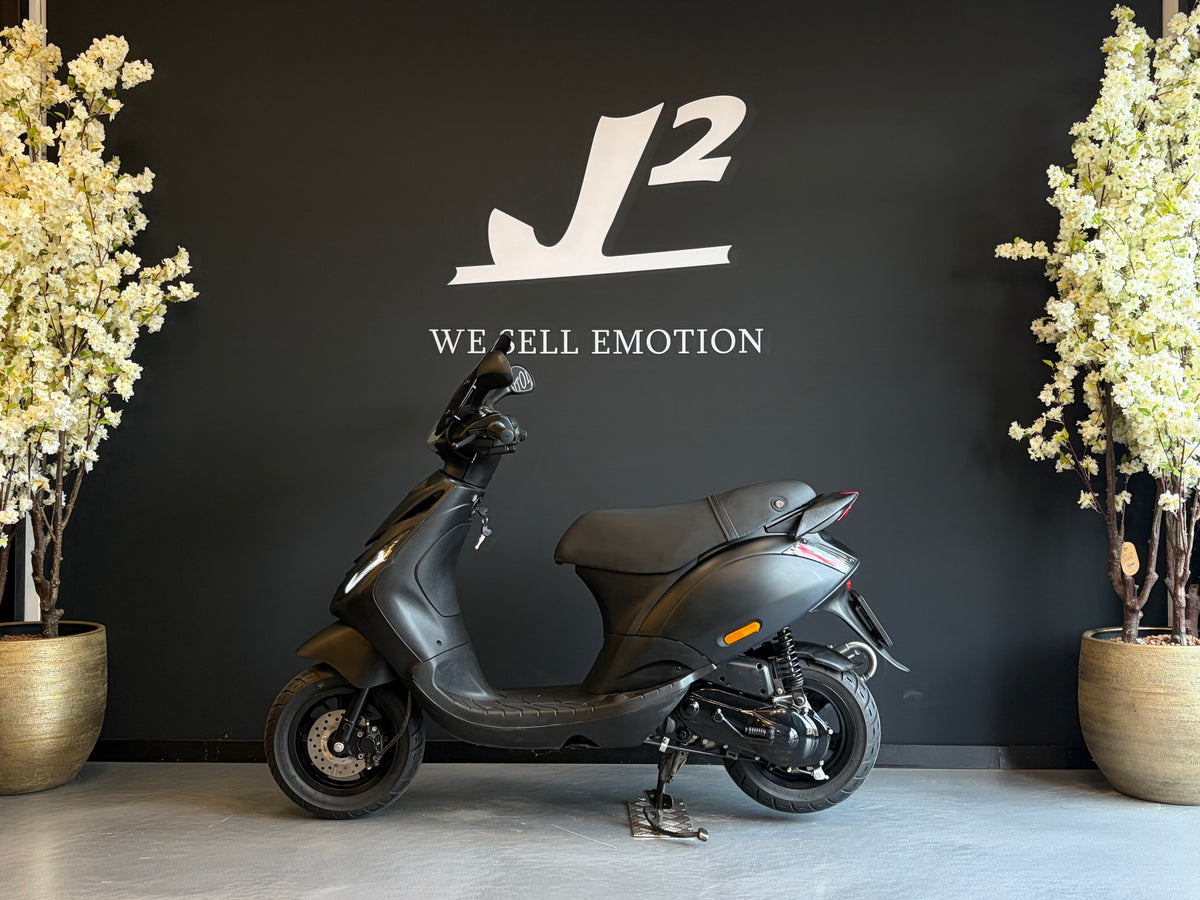 Piaggio Zip | Mat Zwart