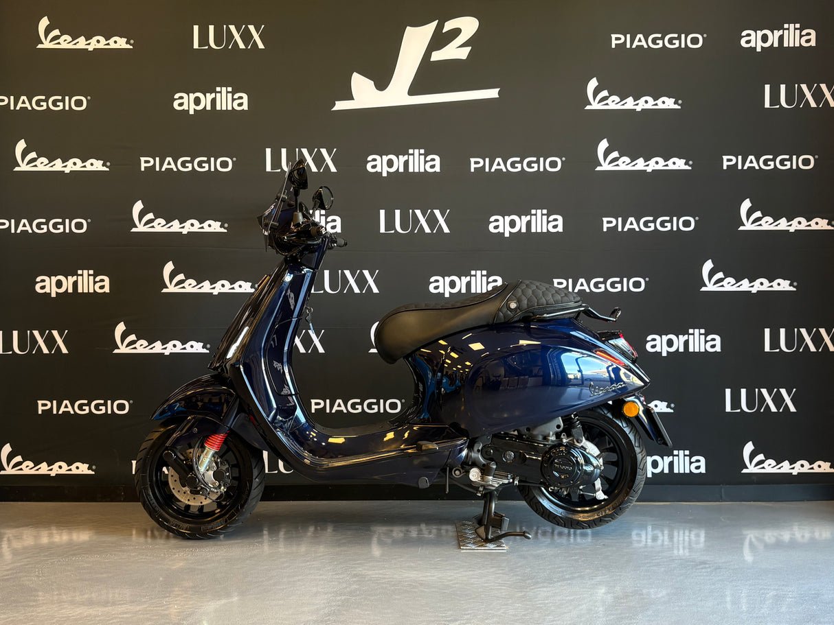 Vespa Sprint | Dark Midnight Blu | 1 eig