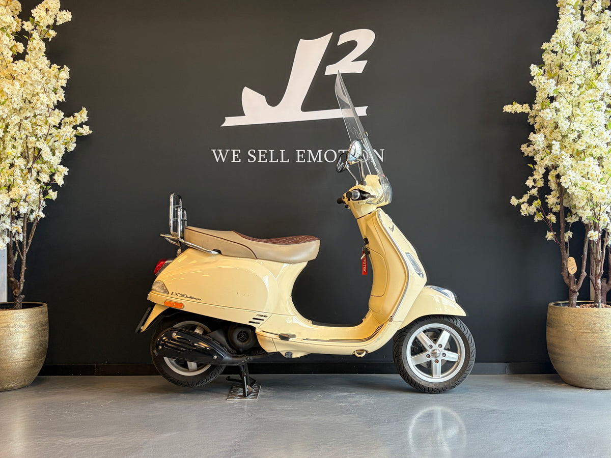 Vespa LX 50 | Sienna Ivory