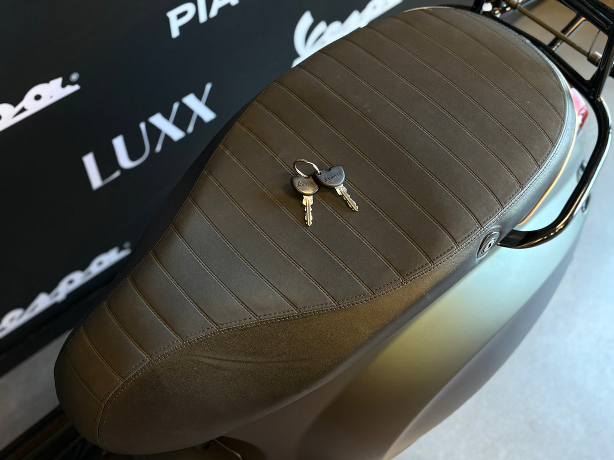 Vespa Primavera | Cobra Green