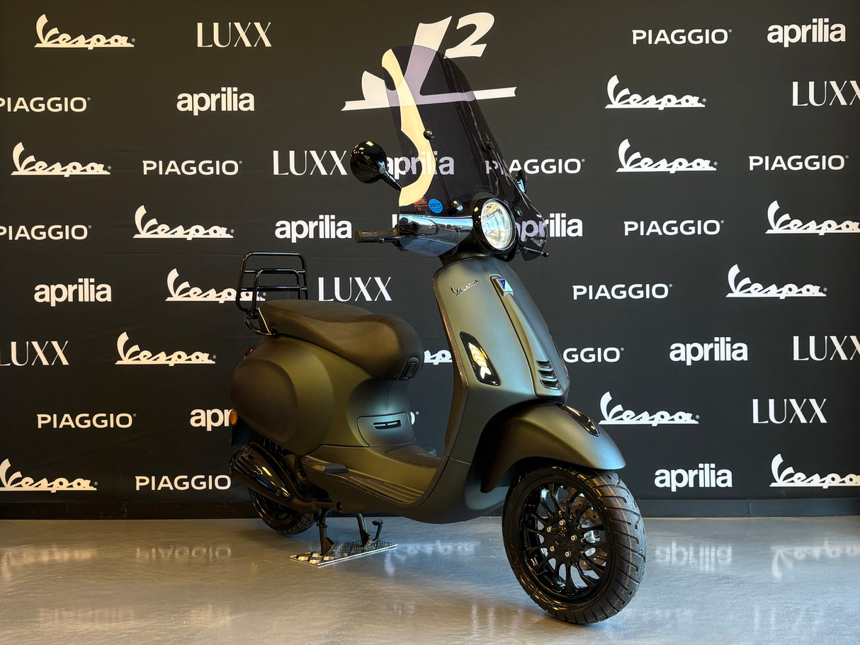 Vespa Primavera | Cobra Green