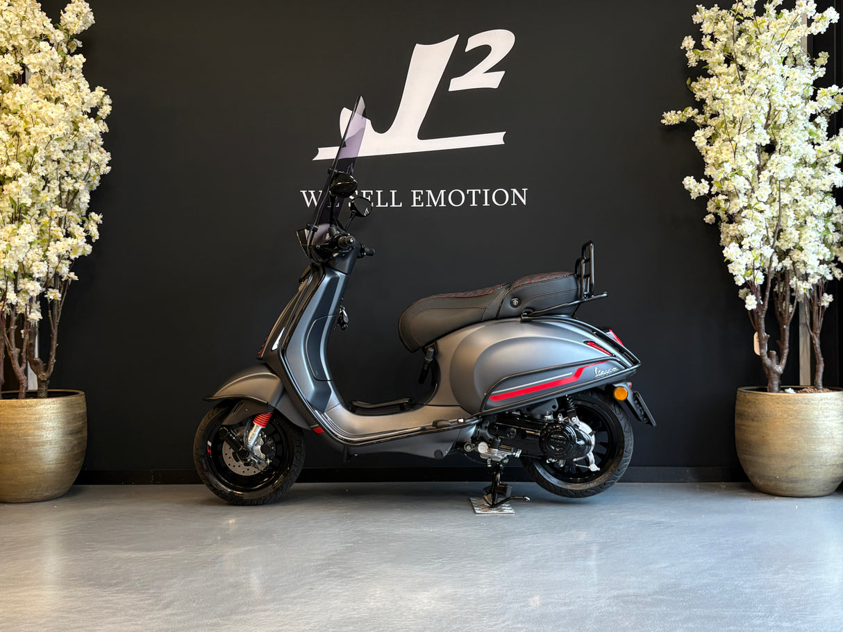 Vespa Sprint | Mat Grijs | Demo