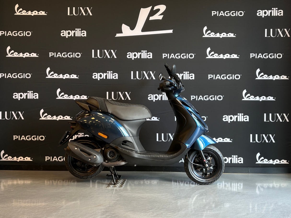 Piaggio Zip | Midnight Blue | 1 eig