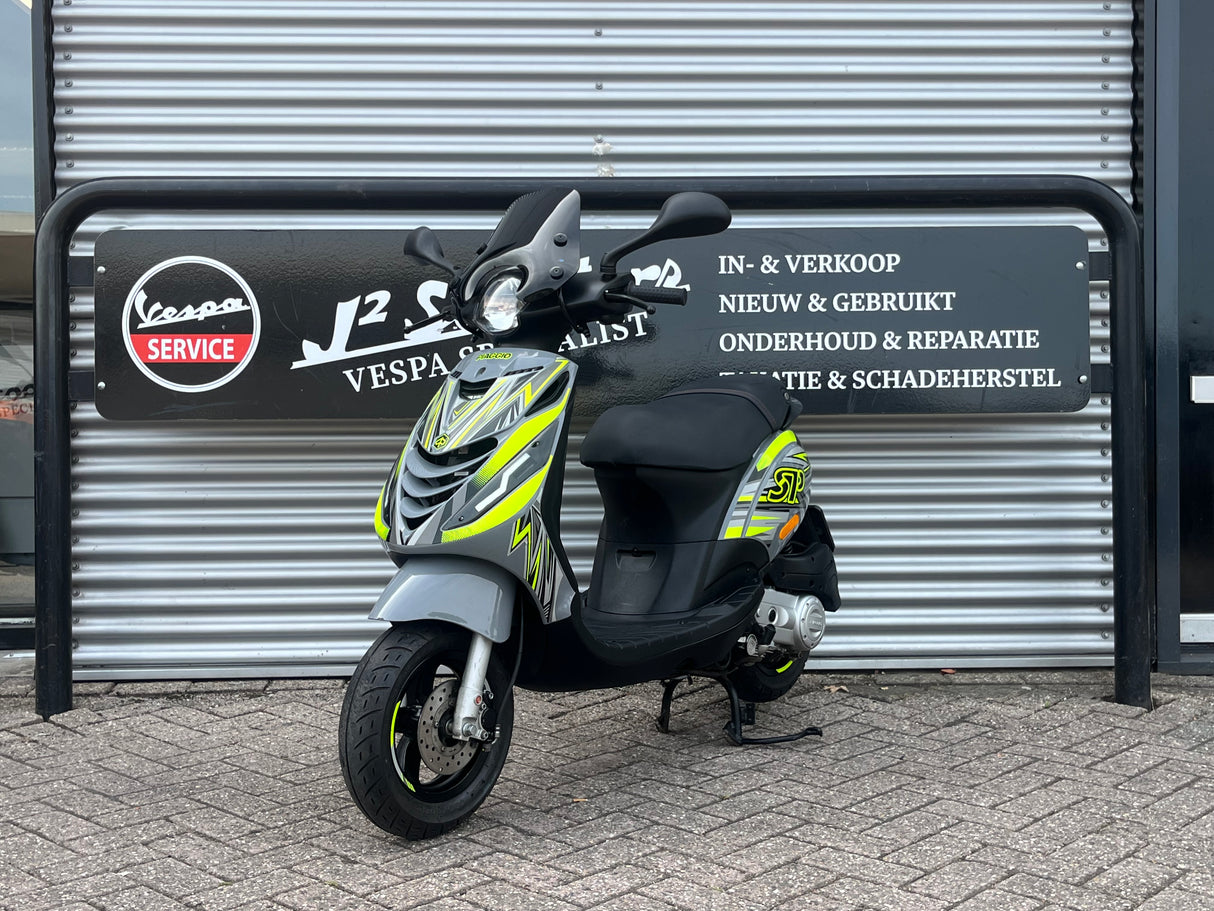 Piaggio Zip Nardo Grey Brom 2023 4000 km Full Option 1e eig