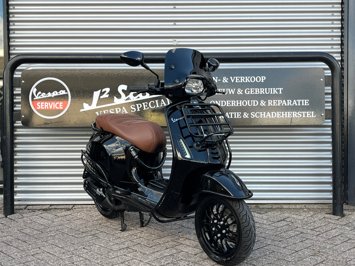 Vespa Sprint Glans Zwart Brom 2024 8228 km Full Option