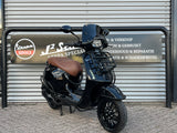 Vespa Sprint Glans Zwart Brom 2024 8228 km Full Option