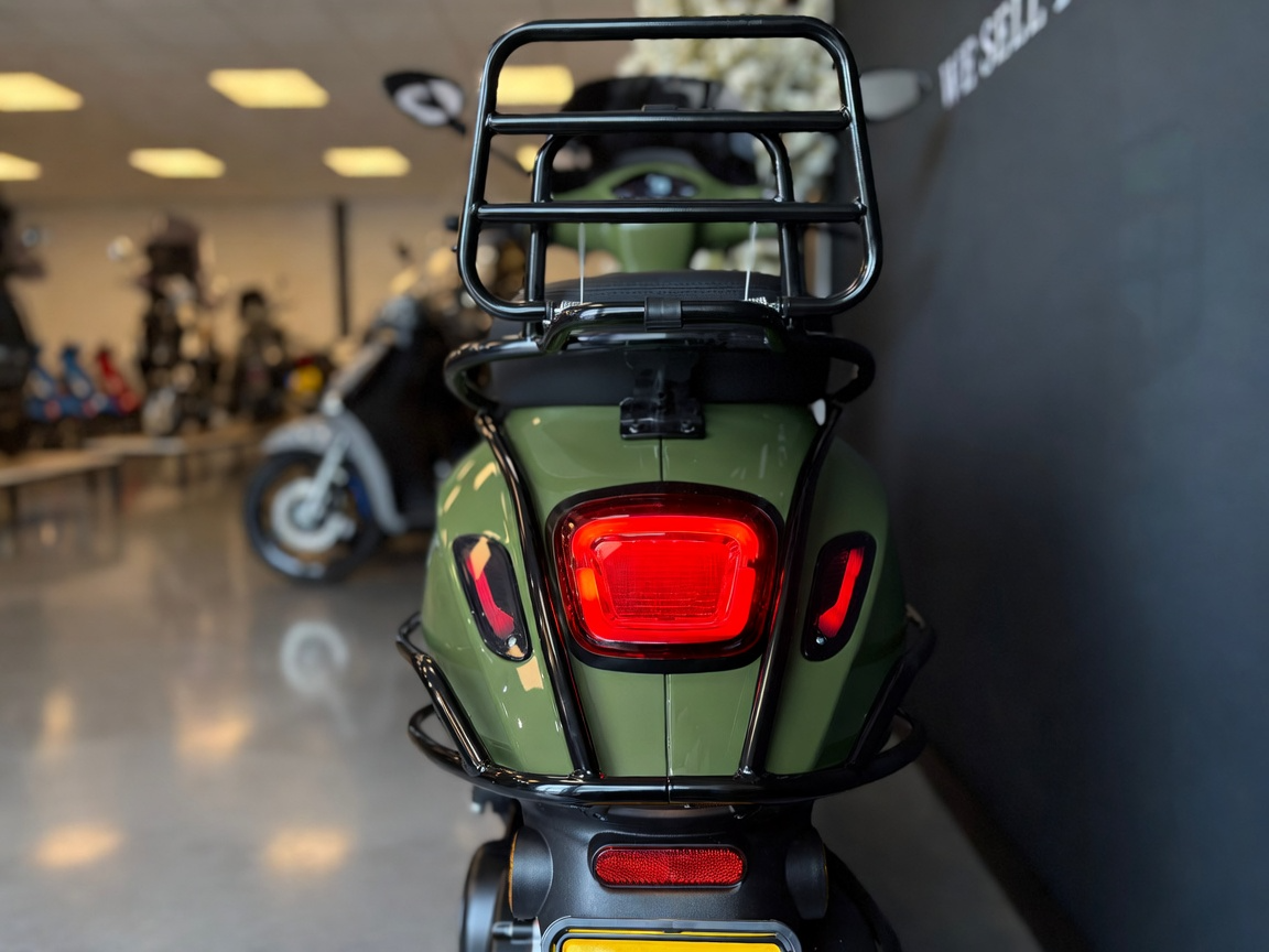 Vespa Sprint | Lamborghini Verde Gea Lucido