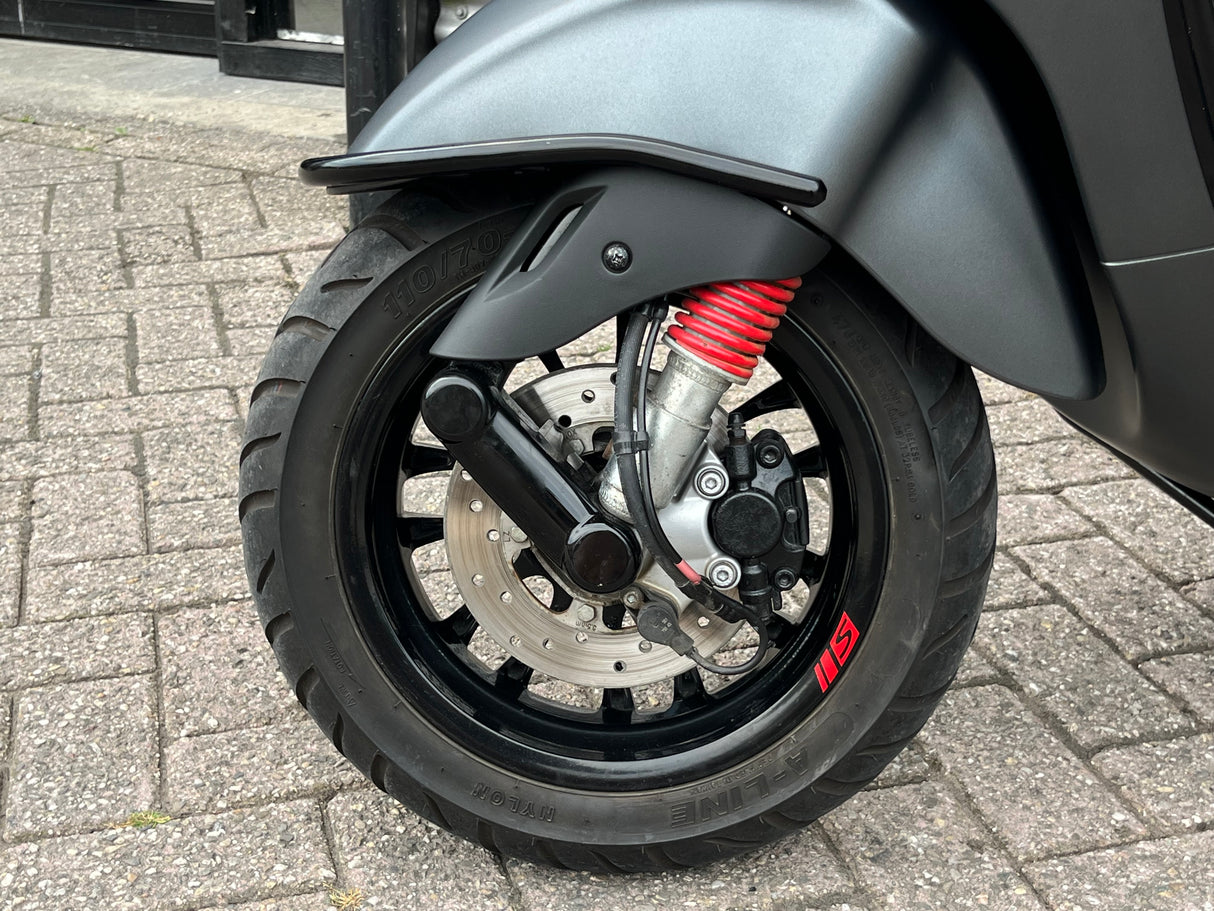 Vespa Sprint Mat Grijs Snor(scooter) 2018 11179 km 1 eig