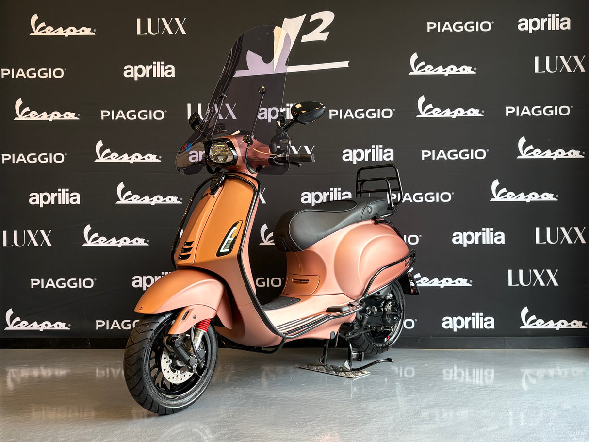 Vespa Sprint | Rose Gold | Akra