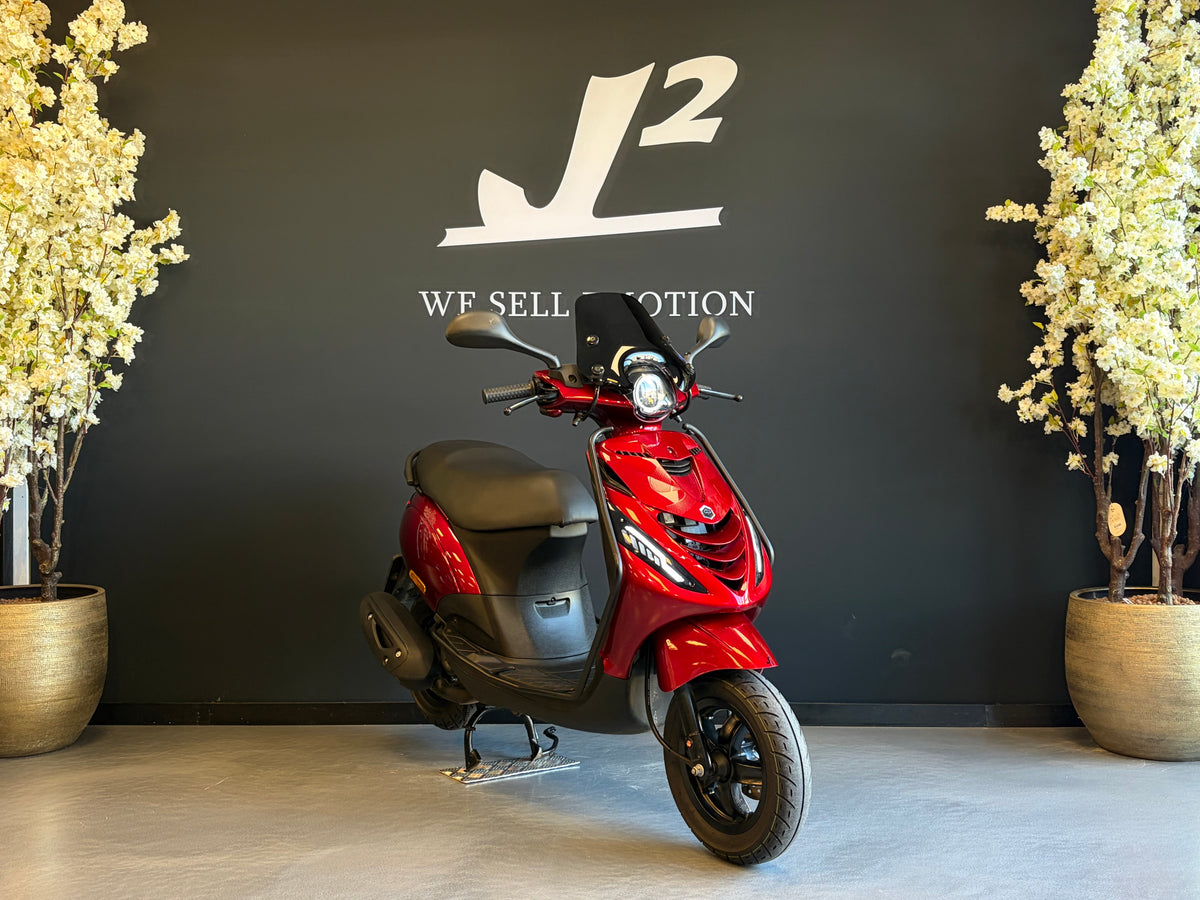 Piaggio Zip | Dark Candy Red