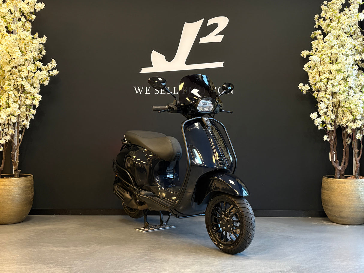 Vespa Sprint | Dark Midnight Blu