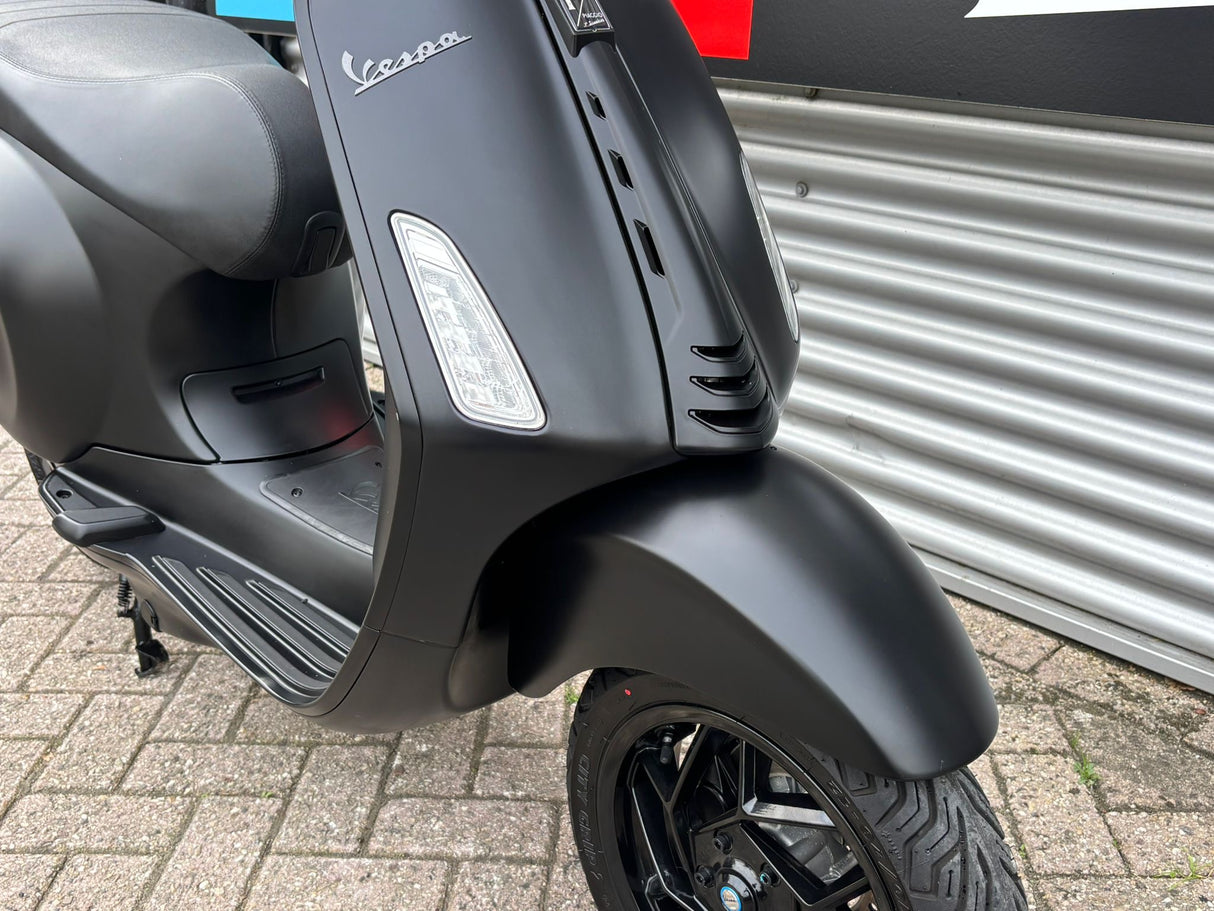 Vespa Elettrica Mat Zwart Brom 2024 422 km GARANTIE