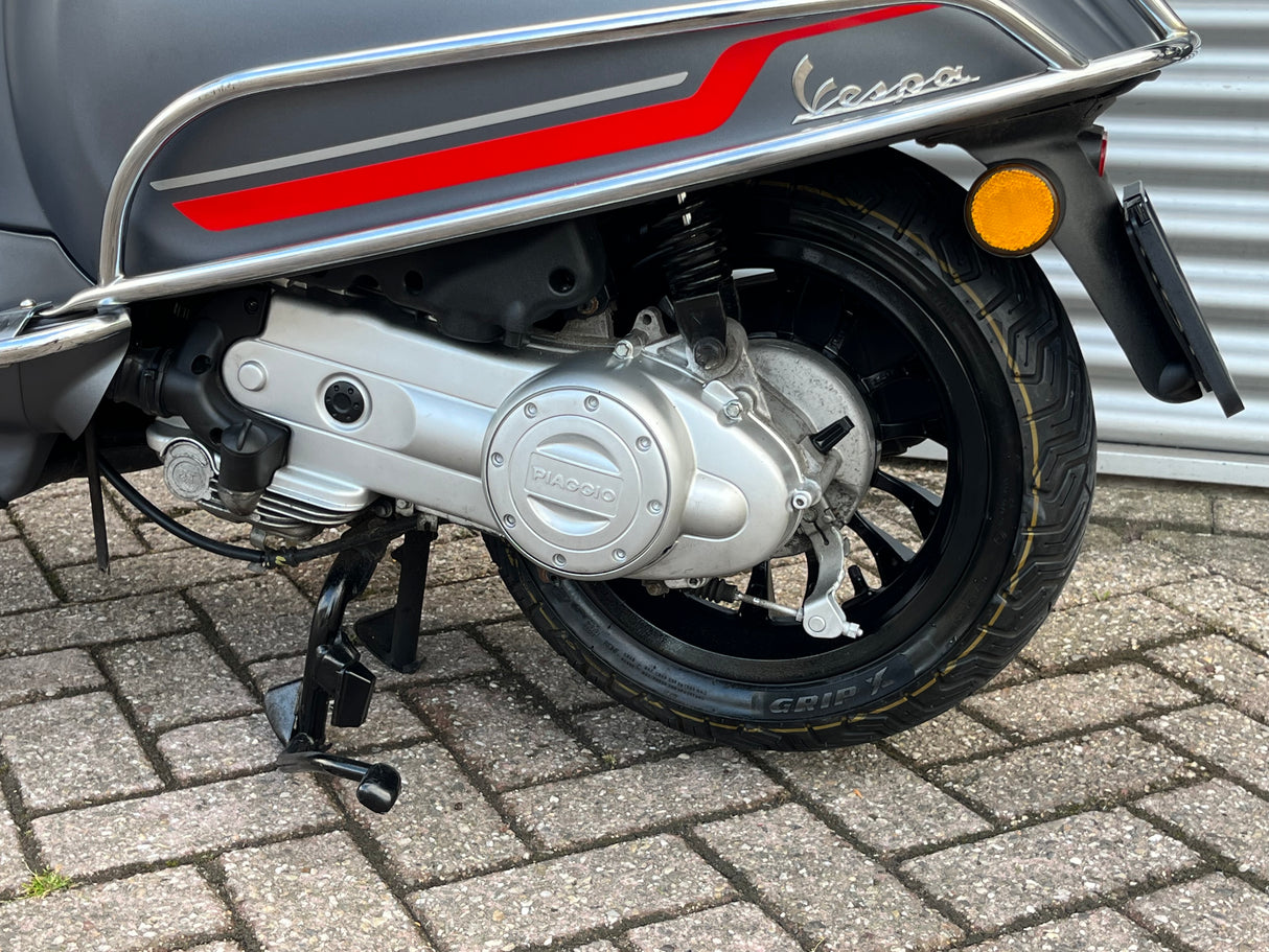 Vespa Sprint Mat Grijs Brom 2022 7915 km