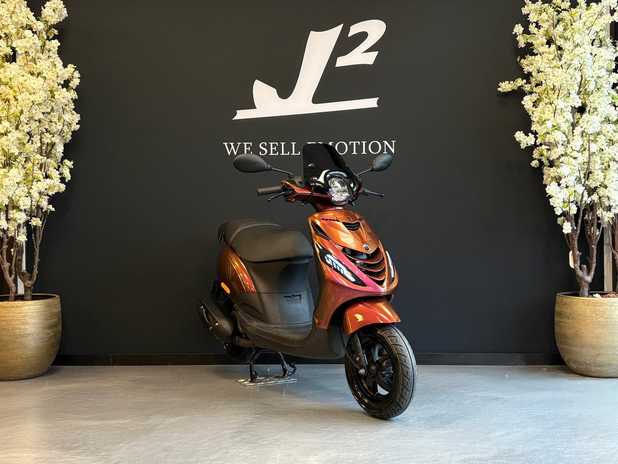 Piaggio Zip | Mica Red