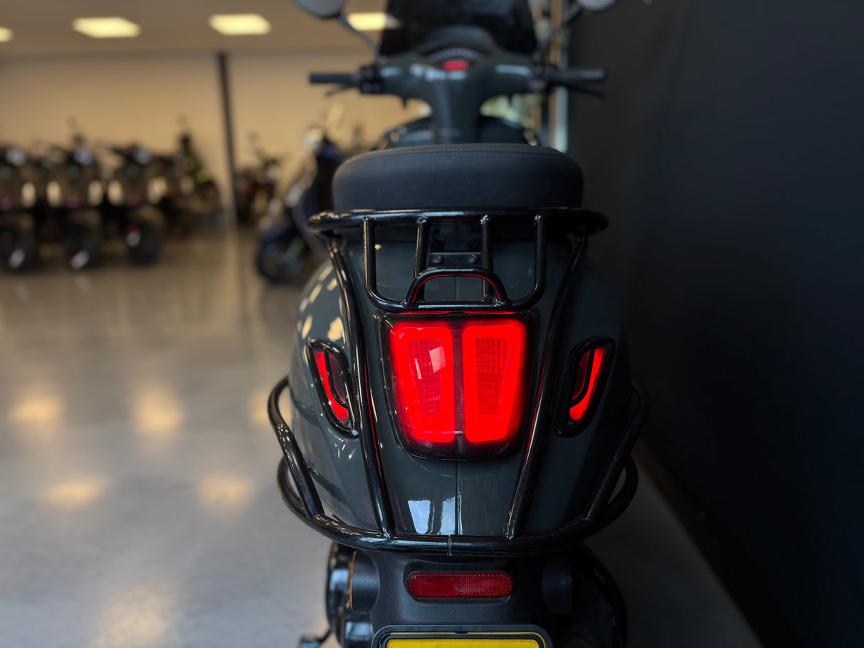 Vespa Sprint | Guerilla Green