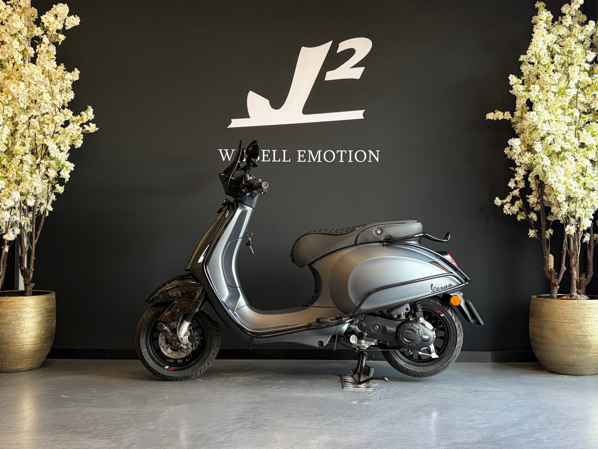 Vespa Sprint | Grigio Titano