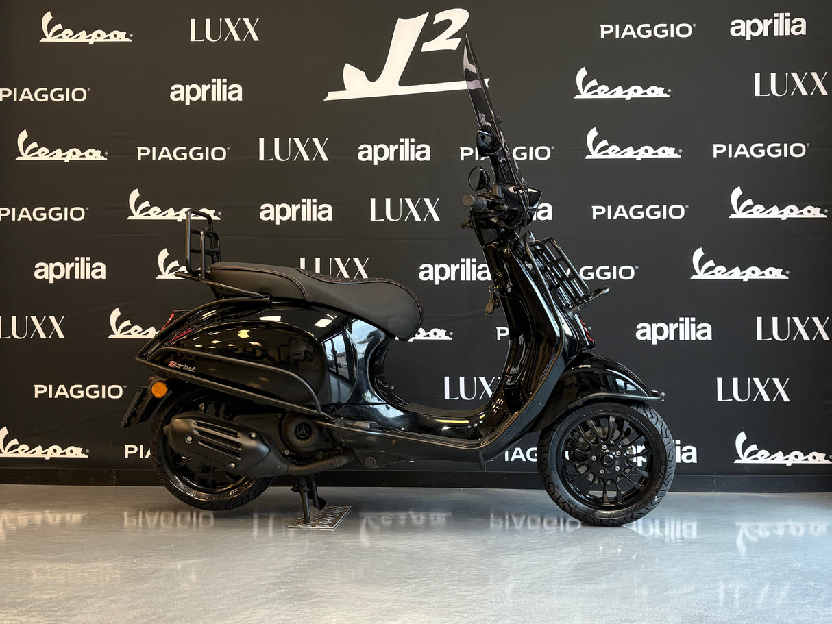 Vespa Sprint | Glans Zwart | 1e eig