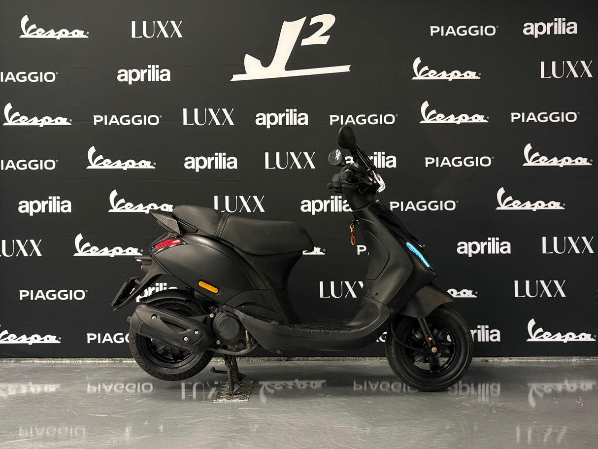 Piaggio Zip | Mat Zwart