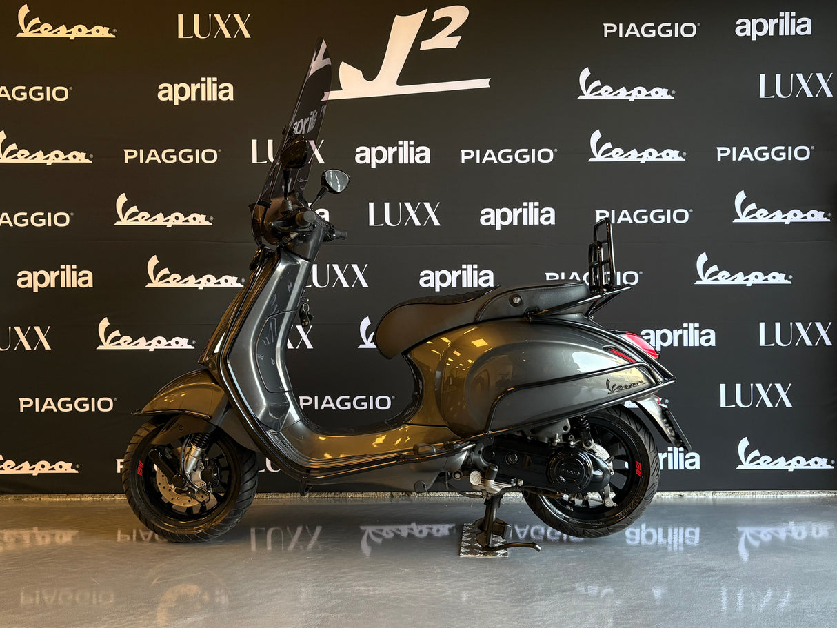 Vespa Sprint | Porsche Agaat Grijs