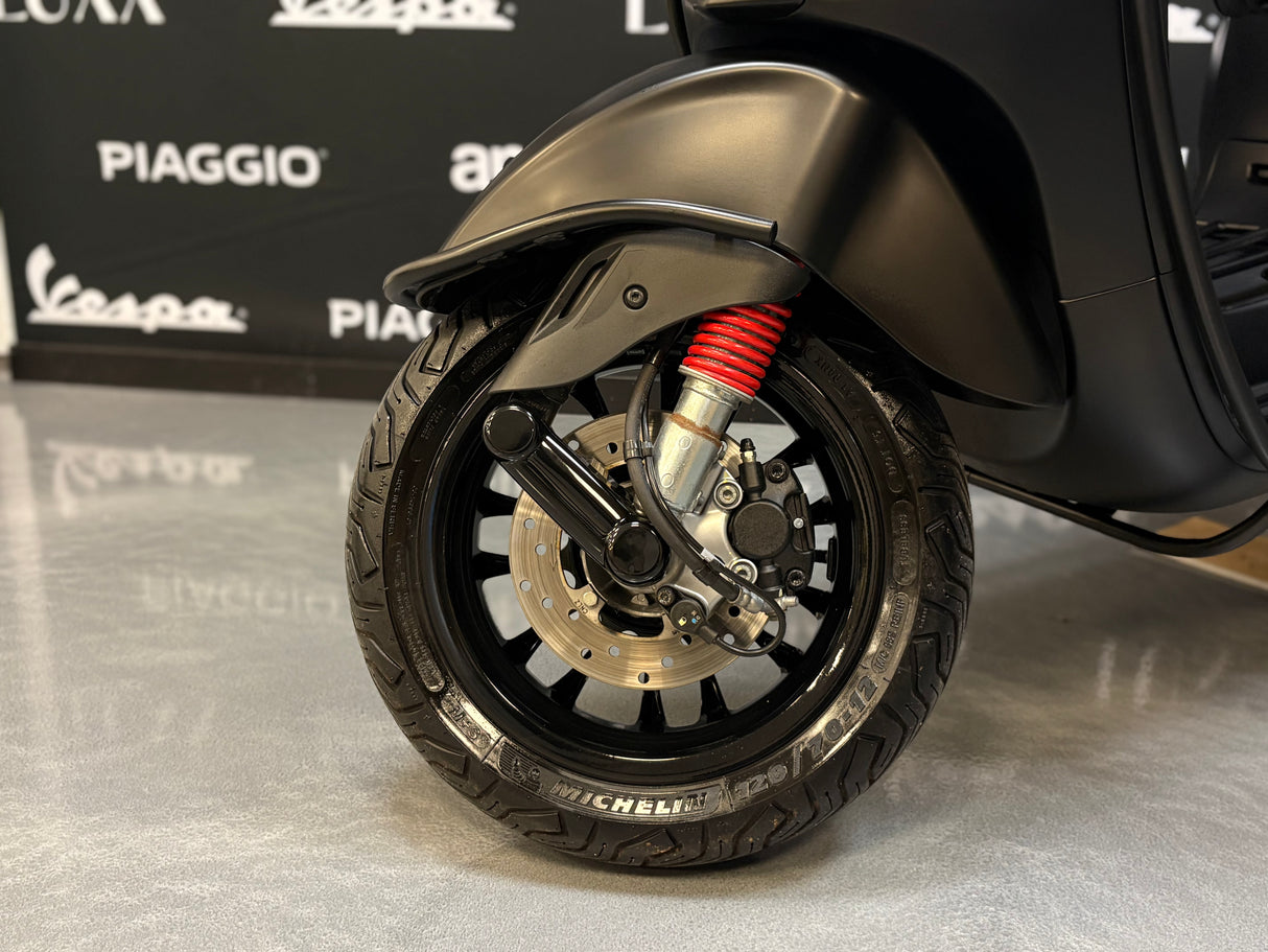 Vespa Sprint | Mat Zwart | 1 eig