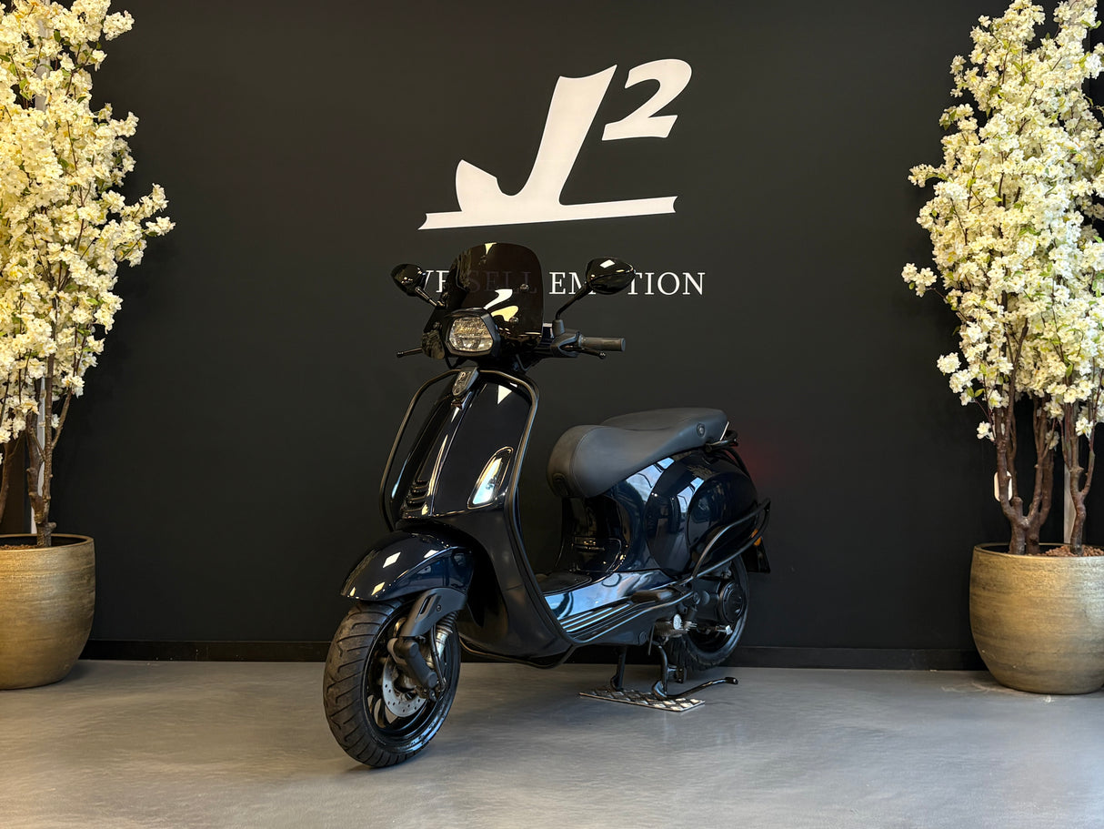 Vespa Sprint | Dark Midnight Blu
