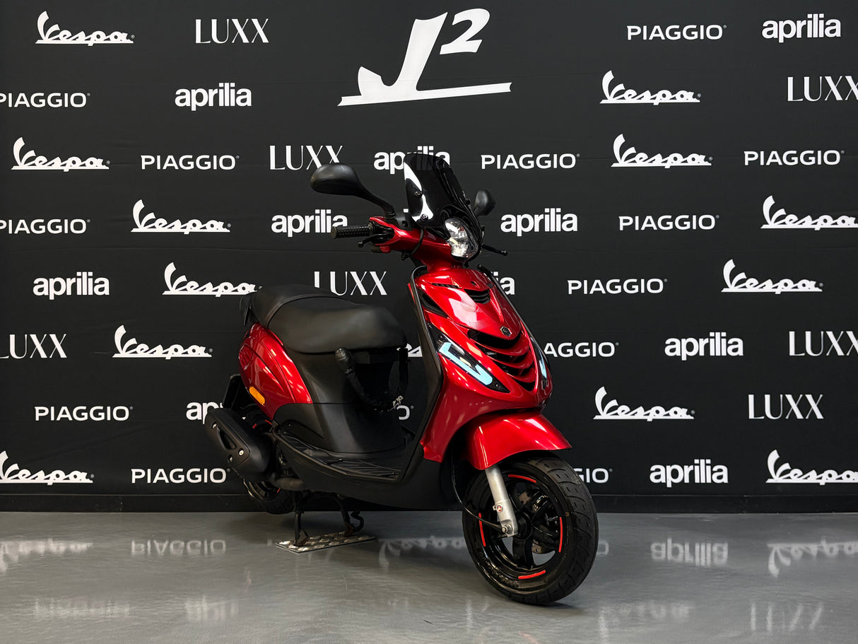Piaggio Zip | Candy Red | 1 eig