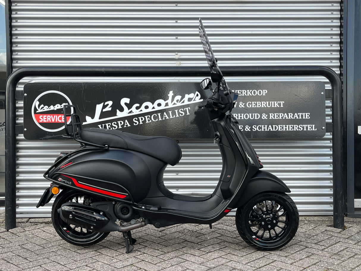 Vespa Sprint Mat Zwart Snor 2021 1737 km 1 eig NIEUWSTAAT