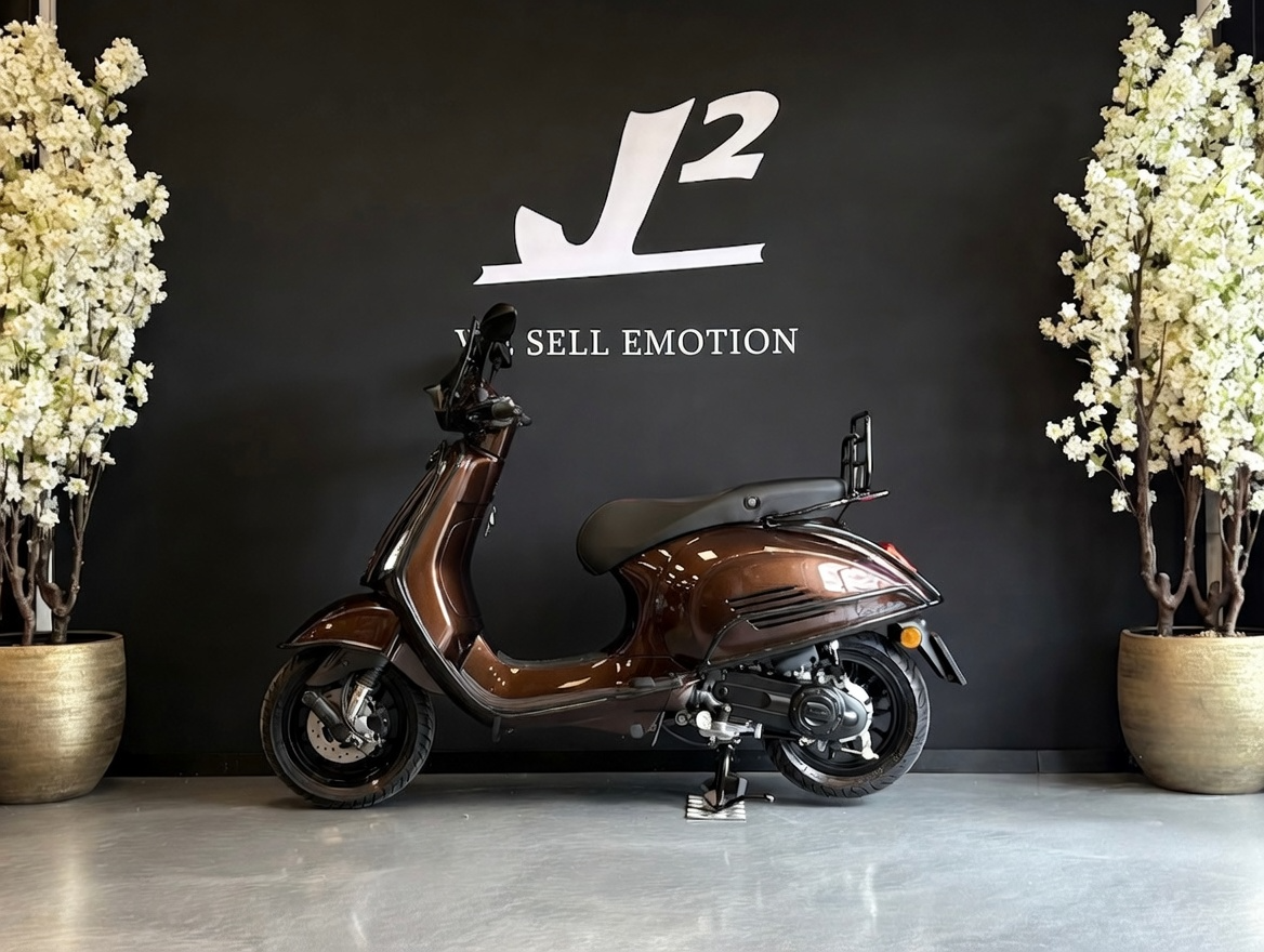 Vespa Sprint | Lamborghini Bronzo Zante