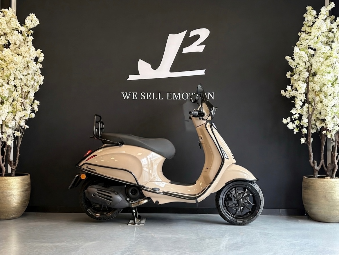 Vespa Sprint | Mocca Latte