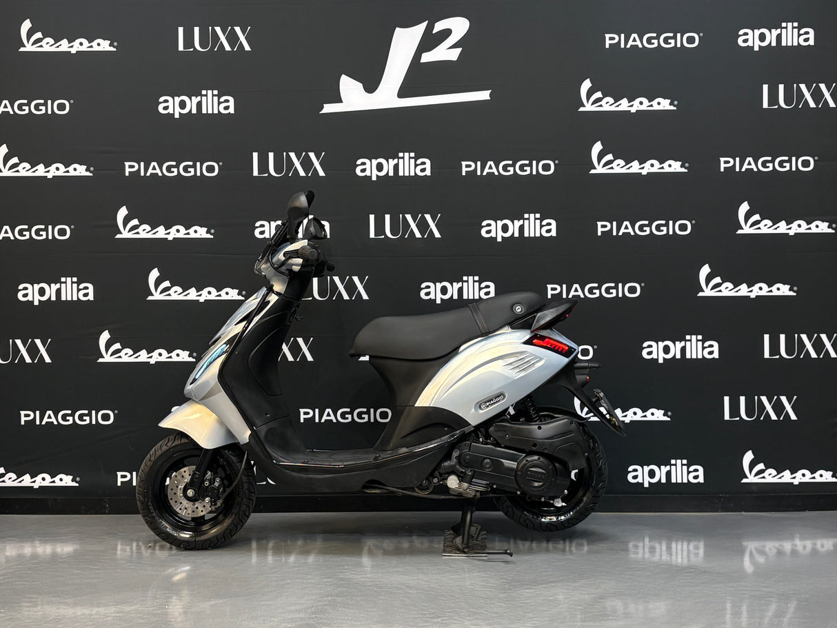 Piaggio Zip | White Gold