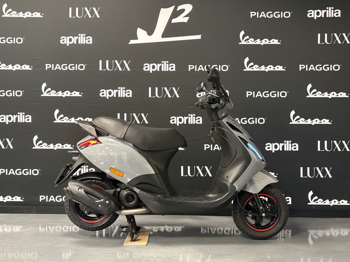 Piaggio Zip | Nardo Grey | 1 eig